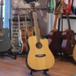 Guitarra electroacústica Smiger cuerdas de Acero M-410-41 con pequeño detalle estético. - Imagen 4